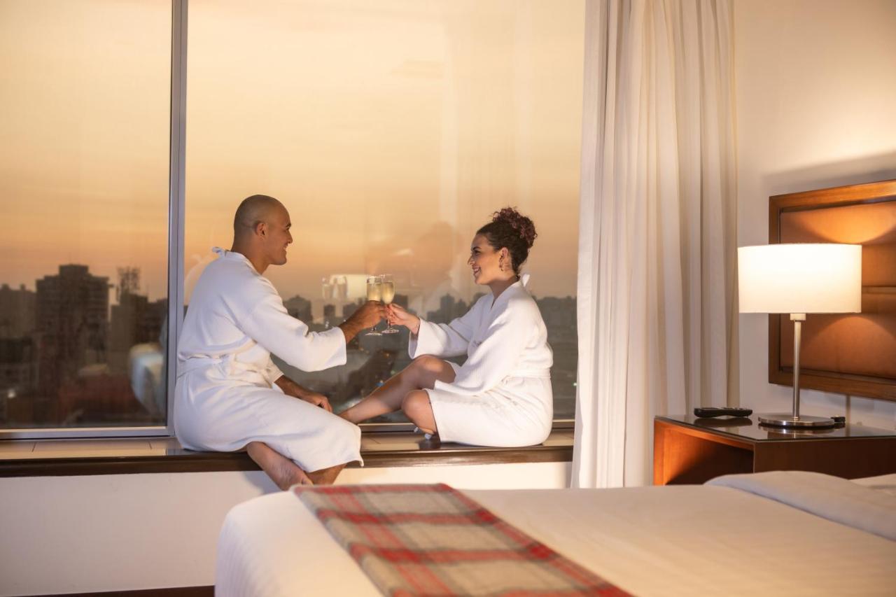Casa Andina Premium Miraflores Lima Dış mekan fotoğraf A couple in a hotel room