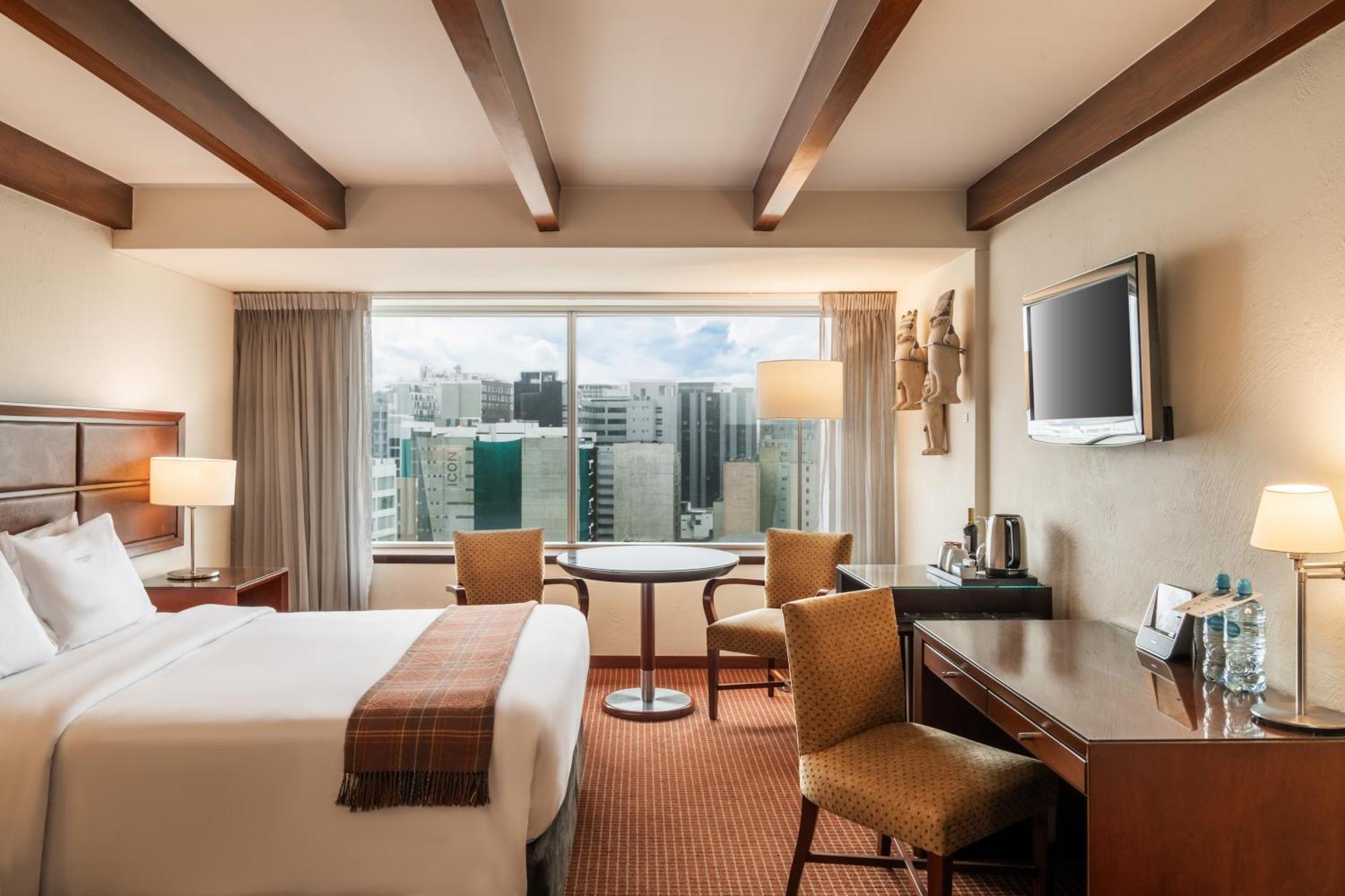 Casa Andina Premium Miraflores Lima Dış mekan fotoğraf A guest room at the Four Seasons Hotel, Lima